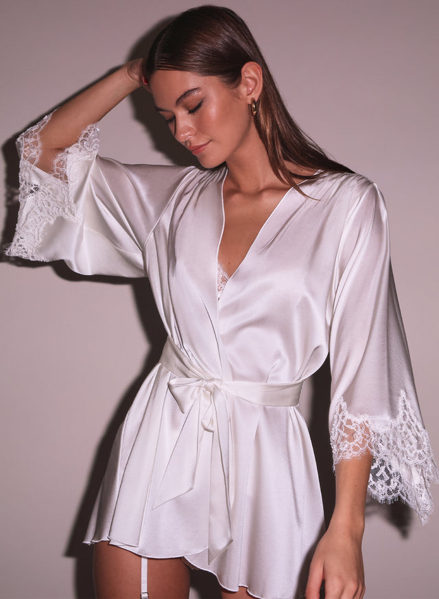 Ivory - Daphne Lace Angel Sleeve Robe | Fleur du Mal