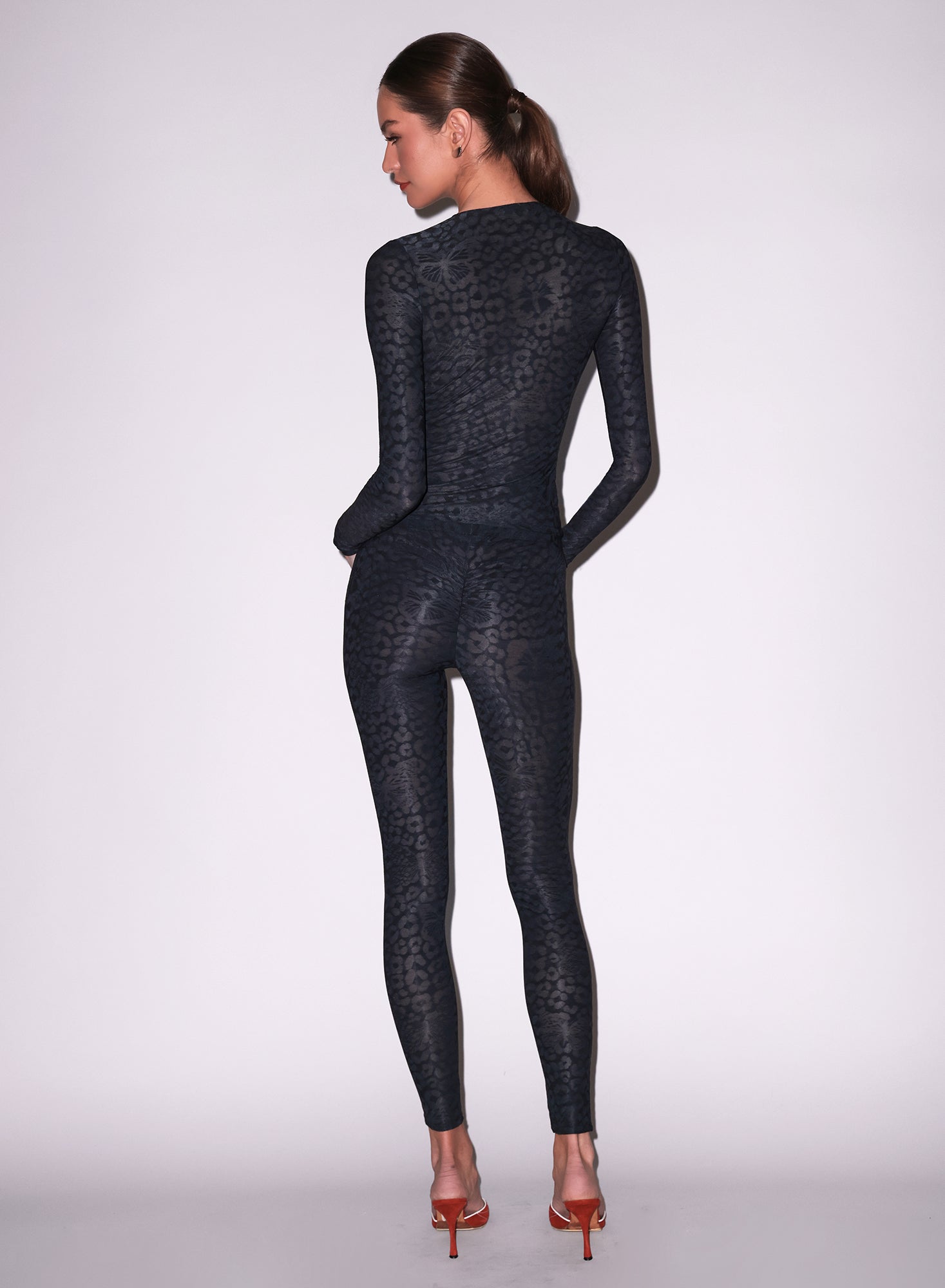 Back view Longsleeve Black Top & Longsleeve Black Legging