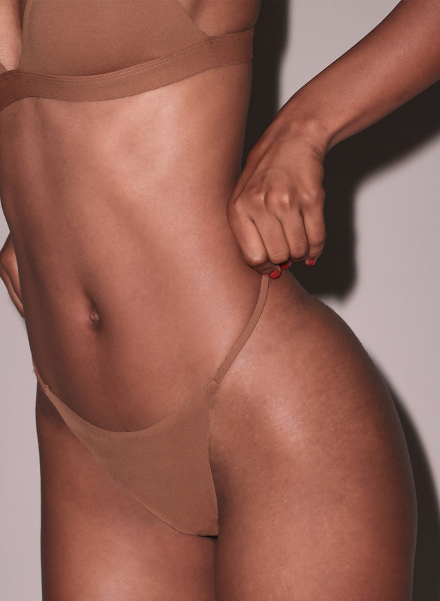 Tan - Le Stretch Micro V-String | Fleur du Mal