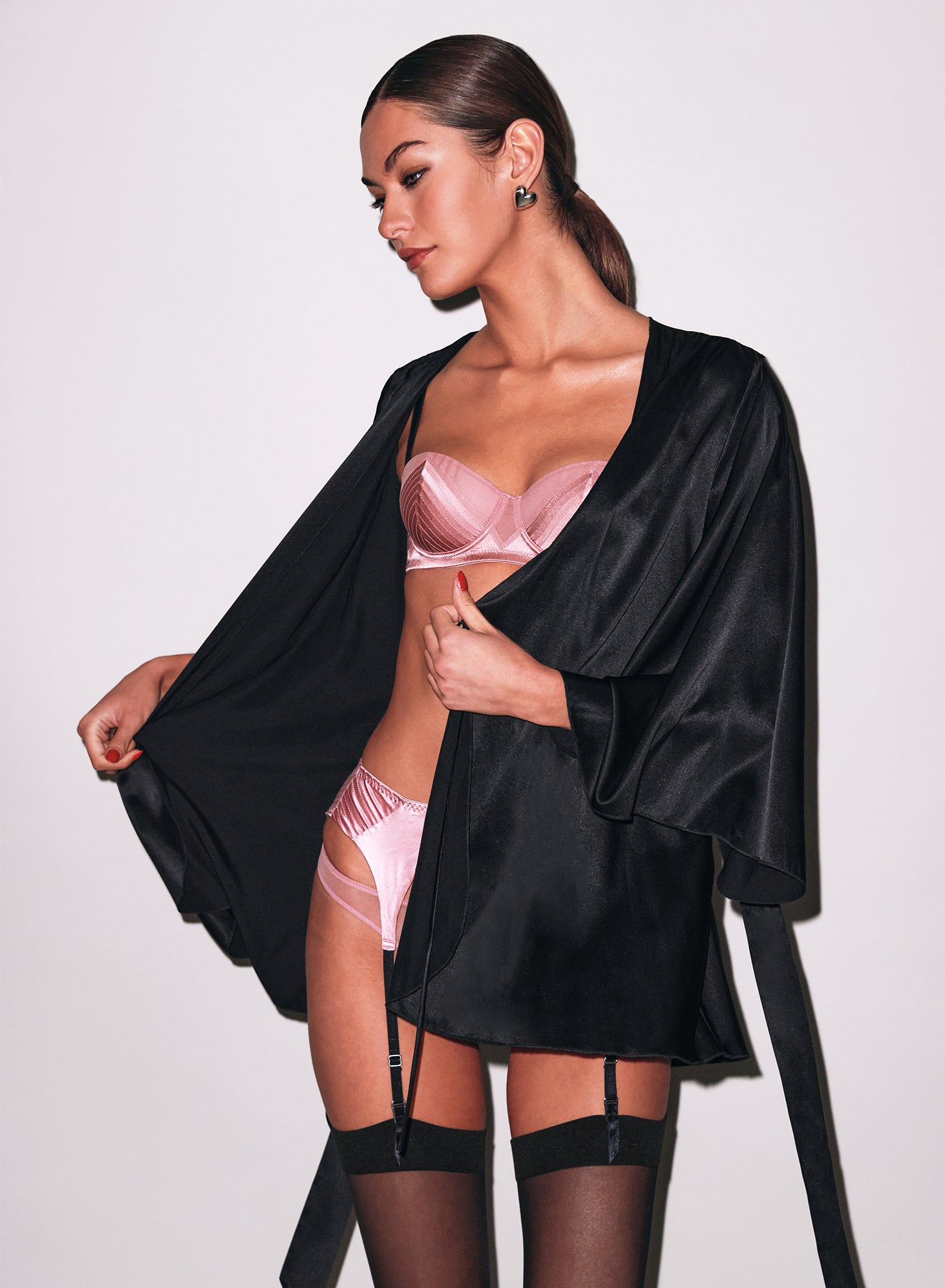 Angel Sleeve Robe in black- Fleur du Mal