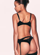 Luxe bra, thong & garter in black