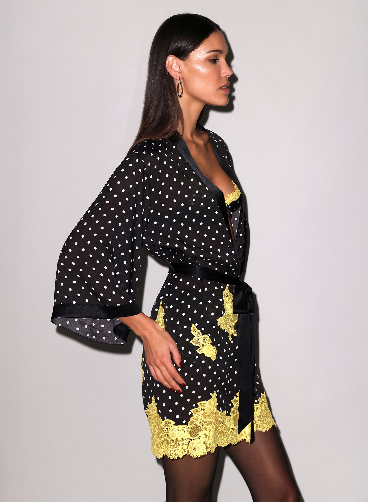 Juliet Lace Robe-black & Yellow- fleur du mal